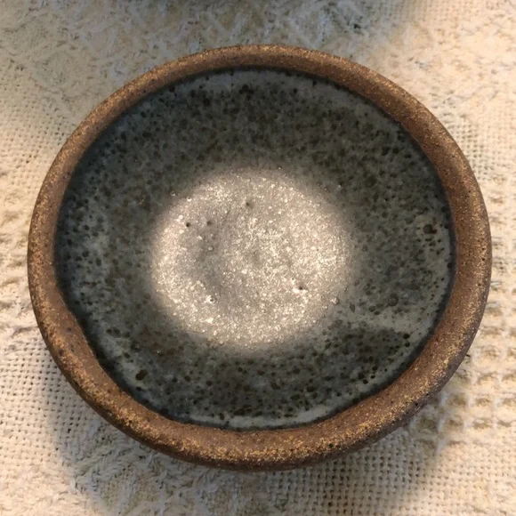 Vtg Studio Stoneware Pottery Lidded Vessel W/Decoration, Signed & dated 9”x6.5” - Picture 8 of 10